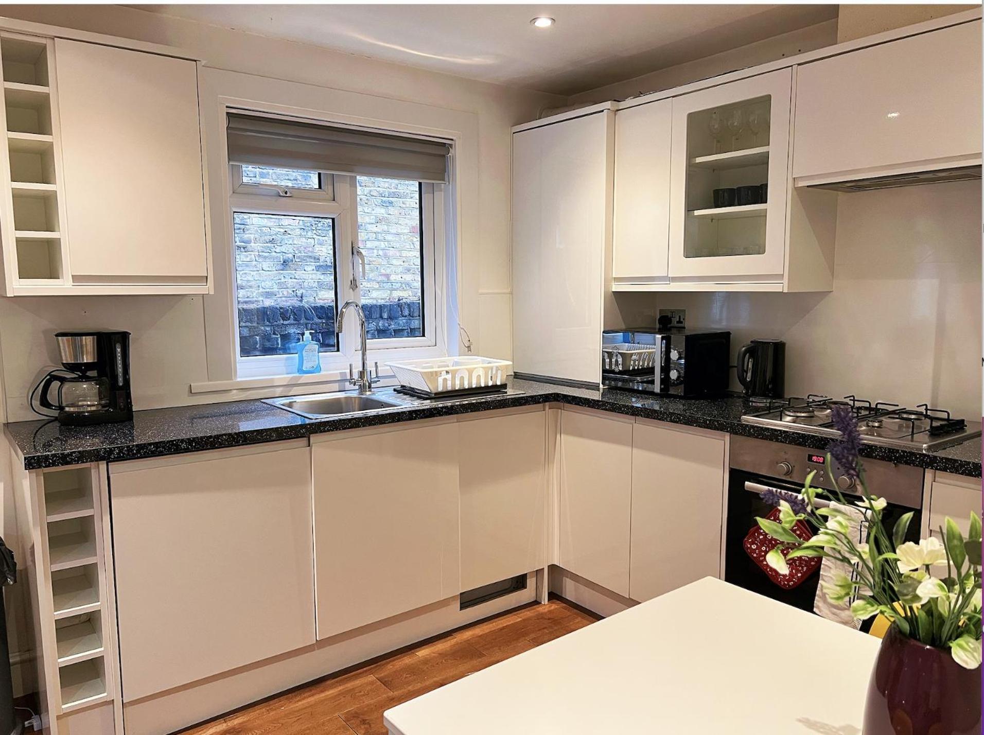 Lovely 2 Bedroom Garden Flat In ลอนดอน ภายนอก รูปภาพ
